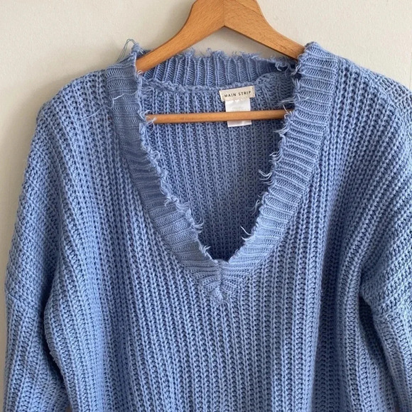 Main strip purple/blue distressed v-neck sweater size large - Picture 3 of 6